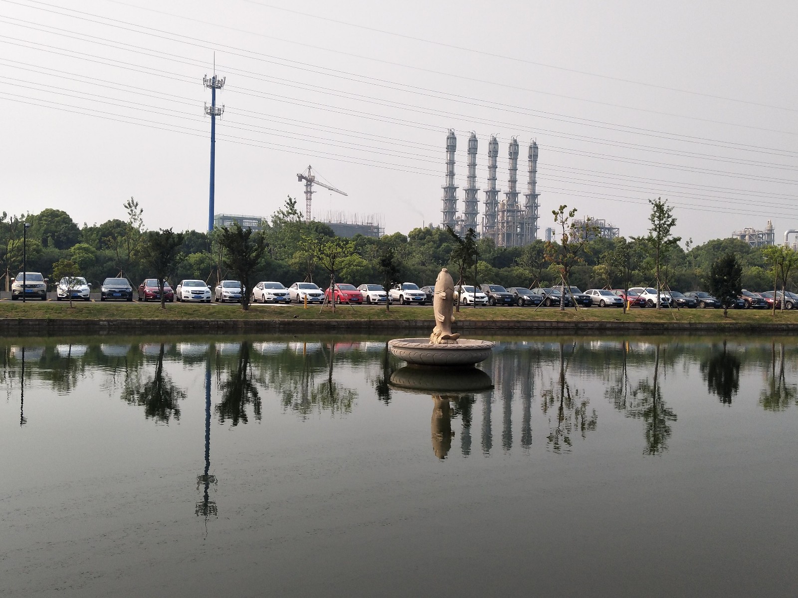1536137167207353jLMA.jpg 大楼前景小.JPG